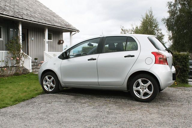 Gebraucht Toyota Yaris Sol 69 PS (50 kW) 2008 Silber metallic Kleinwagen