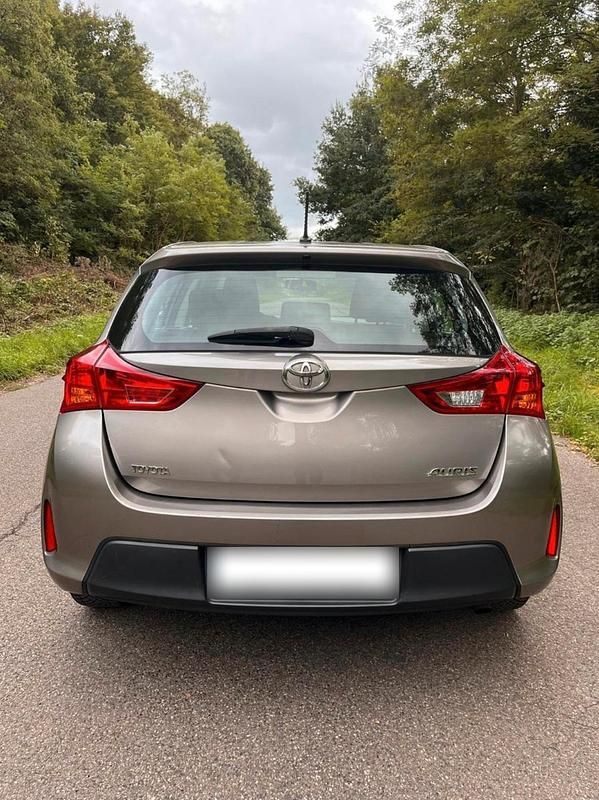 Gebraucht Toyota Auris 99 PS (72 kW) 2013 Grau Limousine