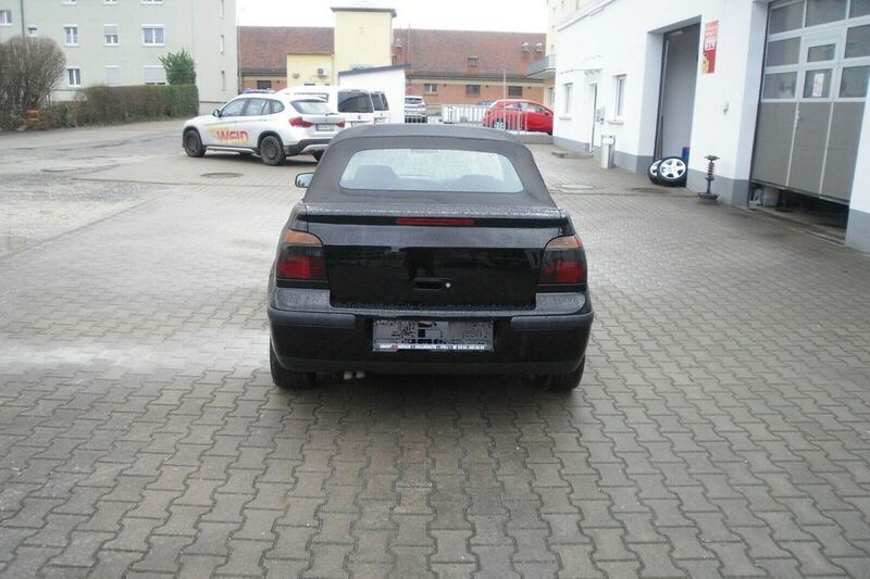 Gebraucht VW Golf Cabriolet Trendline 90 PS (66 kW) 2002 Schwarz Cabrio