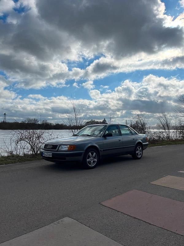 Grau Gebraucht 1991 Audi 100 Limousine | 7.500 € - Bild 1/4