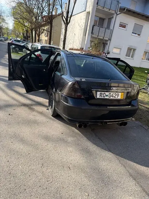 Gebraucht Ford Mondeo Ghia 204 PS (150 kW) 2005 Schwarz Limousine