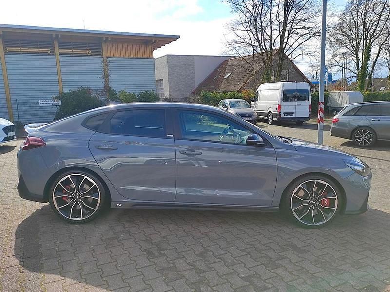 Gebraucht Hyundai i30 Comfort 275 PS (202 kW) 2020 Grau Limousine