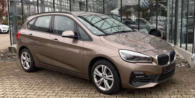 Gebraucht BMW 218 140 PS (102 kW) 2019 Jucarobeige metallic Van / Kleinbus