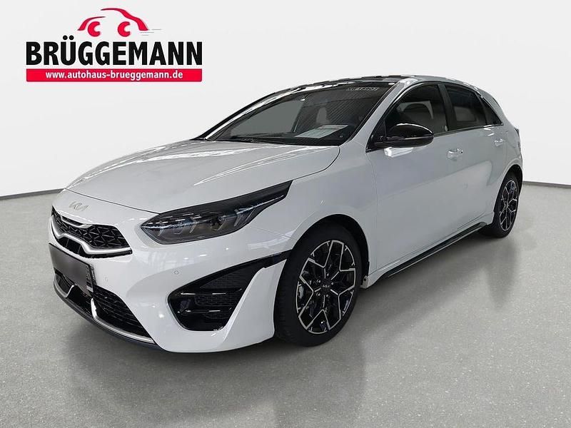 Weiß Neu 2025 Kia Ceed GT GT-Line Limousine | 29.490 € - Bild 1/4