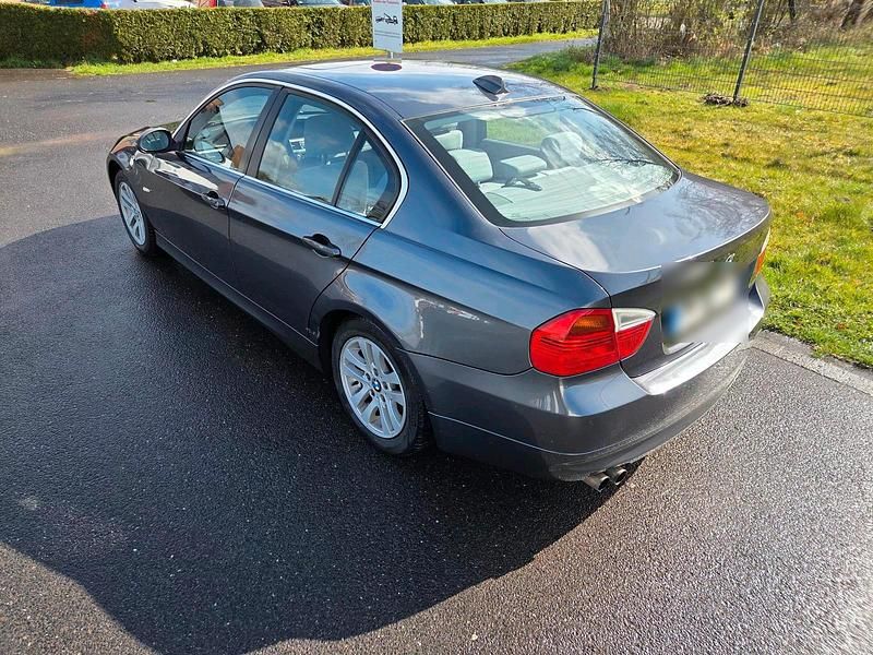 Gebraucht BMW 325 218 PS (160 kW) 2006 Limousine