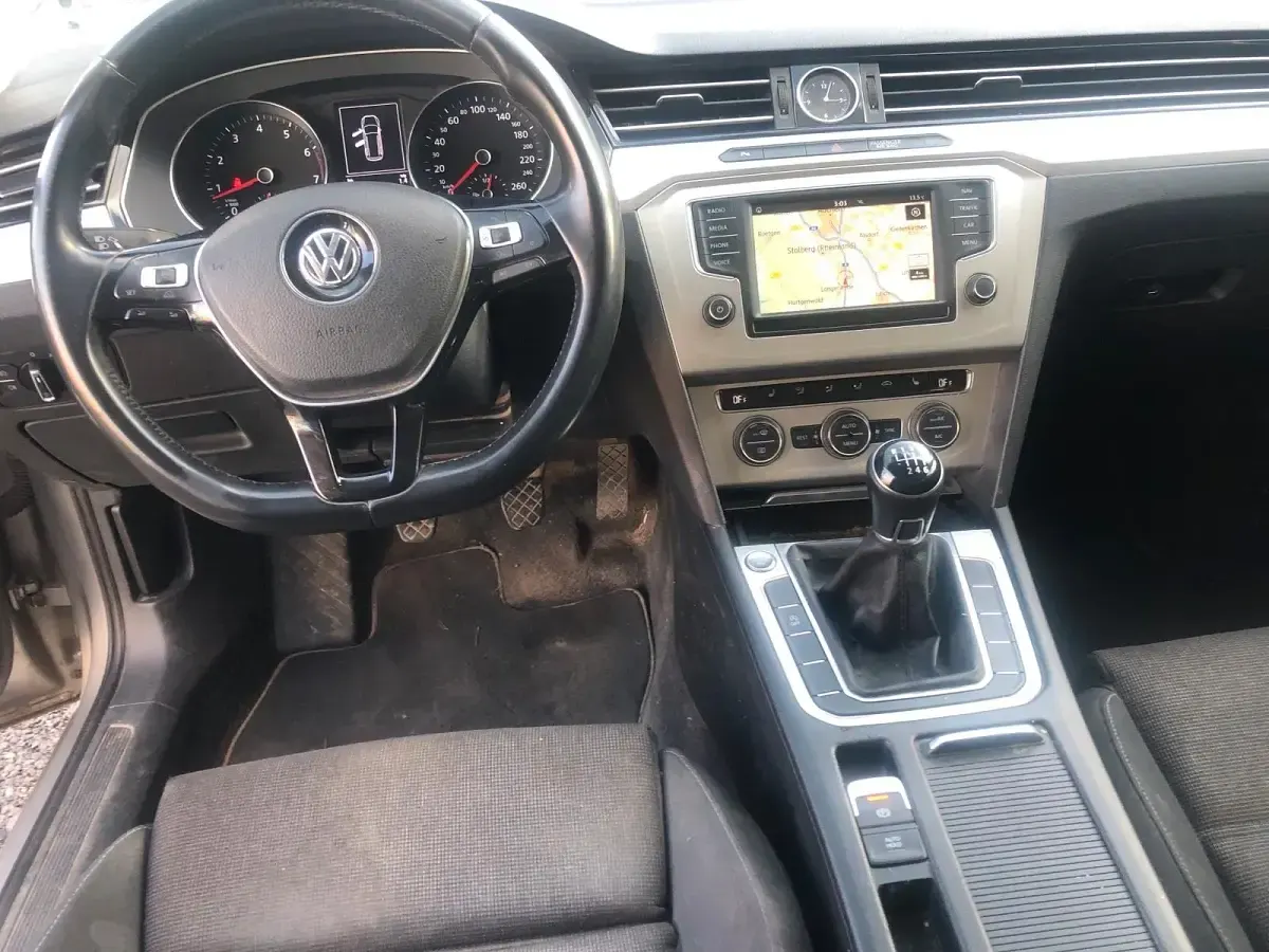 Gebraucht VW Passat 125 PS (91 kW) 2016 Grau Kombi