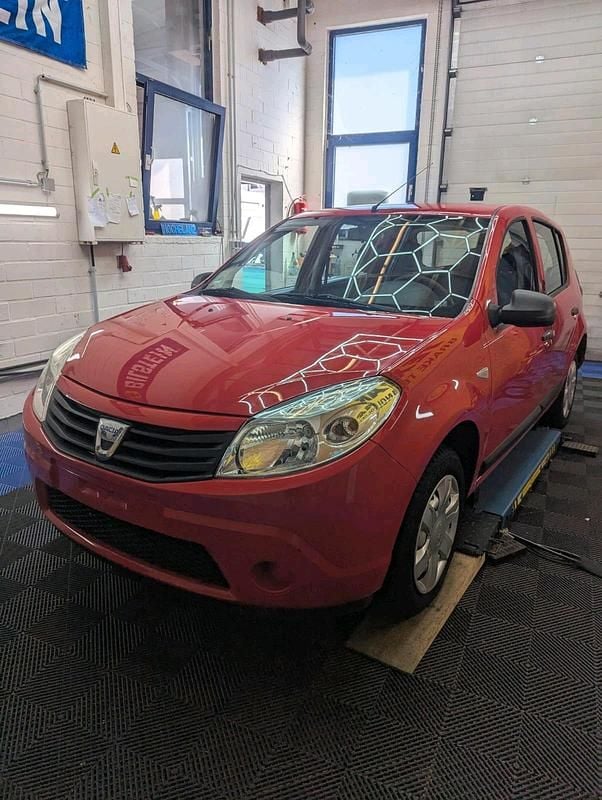 Rot Gebraucht 2011 Dacia Sandero Kleinwagen | 2.399 € (Fairer Preis) - Bild 1/4