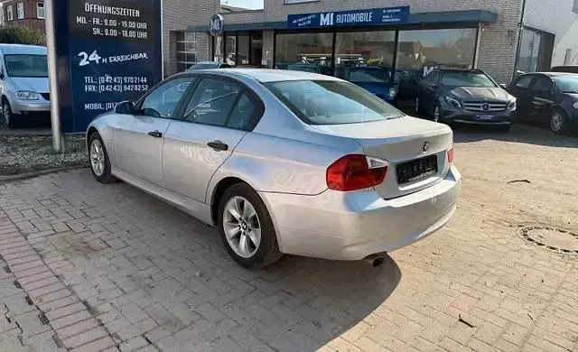 Gebraucht BMW 318 129 PS (94 kW) 2006 Silber Limousine