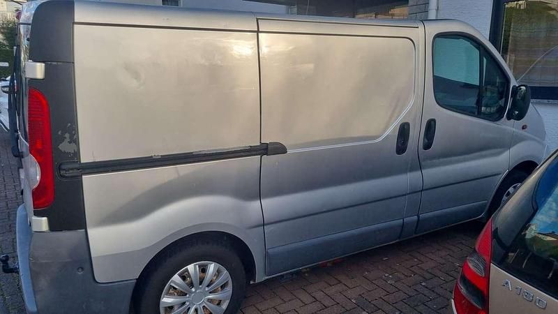 Gebraucht Opel Vivaro 90 PS (66 kW) 2012 Silber Van / Kleinbus