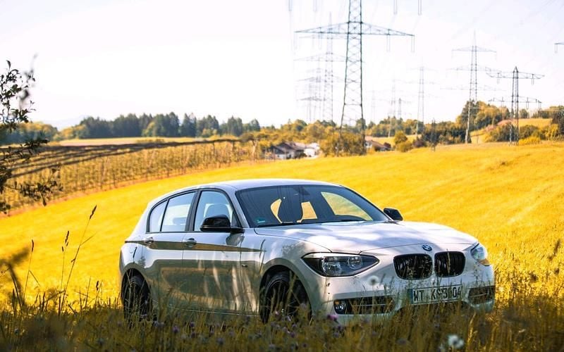 Weiß Gebraucht 2025 BMW 116 Sport Line Kleinwagen | 6.900 € - Bild 1/4