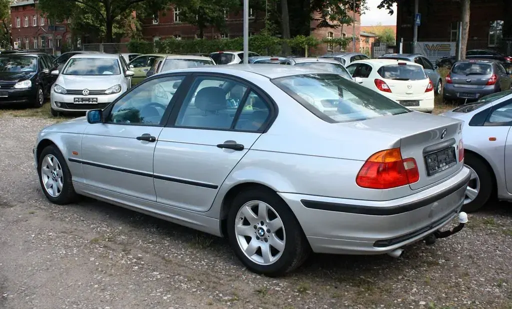 Gebraucht BMW 318 118 PS (86 kW) 1999 Silber Limousine