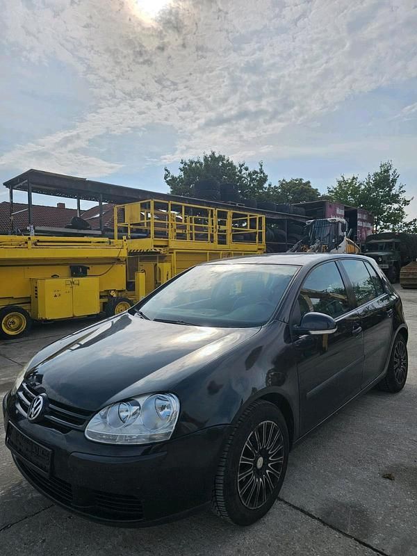 Schwarz Gebraucht 2004 VW Golf V Limousine | 1.500 € (Guter Preis) - Bild 1/4