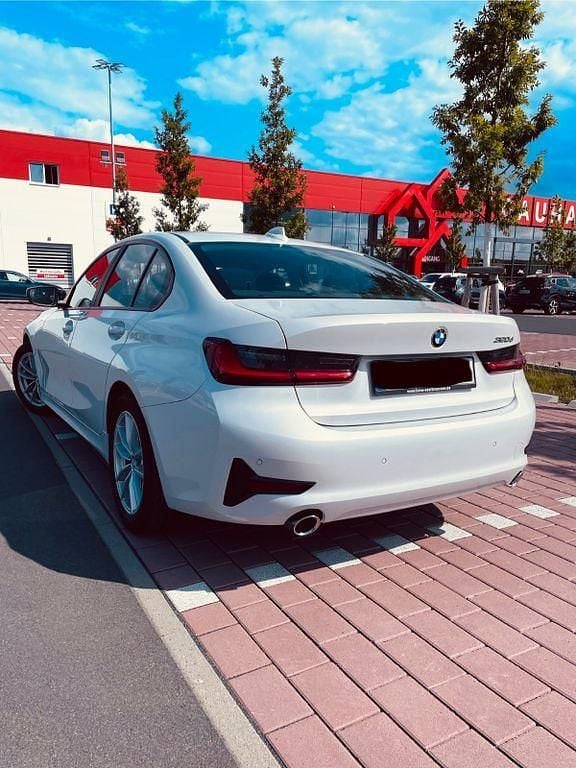 Gebraucht BMW 320 190 PS (139 kW) 2019 Weiß Limousine