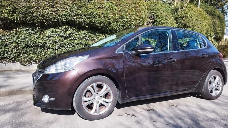 Gebraucht Peugeot 208 Allure 120 PS (88 kW) 2012 Braun Kleinwagen