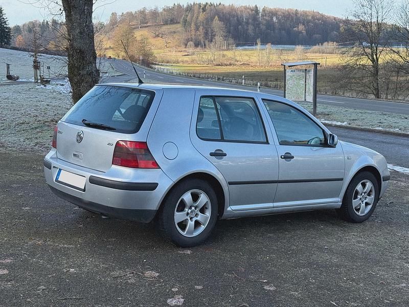 Silber Gebraucht 2001 VW Golf IV Kleinwagen | 3.250 € (Teuer) - Bild 1/4