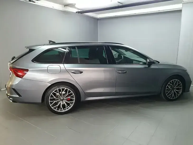 Gebraucht Skoda Octavia RS 200 PS (147 kW) 2023 5x graphitegrau metallic (metallic) Kombi