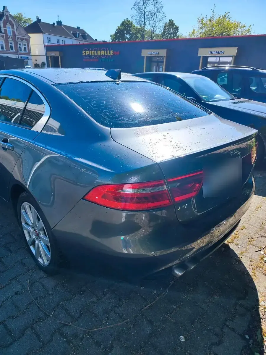 Gebraucht Jaguar XE 179 PS (131 kW) 2016 Grau Limousine