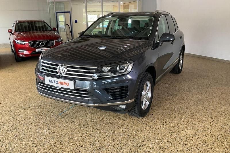 Grau Gebraucht 2015 VW Touareg Terrain Tech SUV | 24.990 € (Fairer Preis) - Bild 1/3