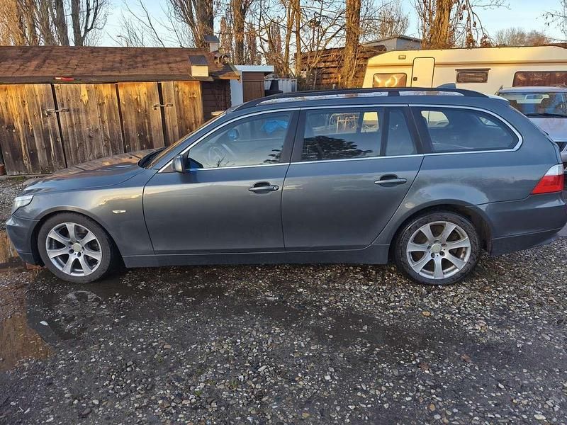 Gebraucht BMW 525 177 PS (130 kW) 2006 Titangrau ii metallic Kombi
