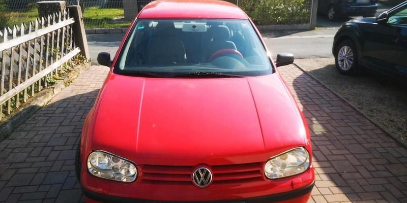 Second-hand VW Golf IV 75 CP (55 kW) 2004 Roșu Berlinǎ