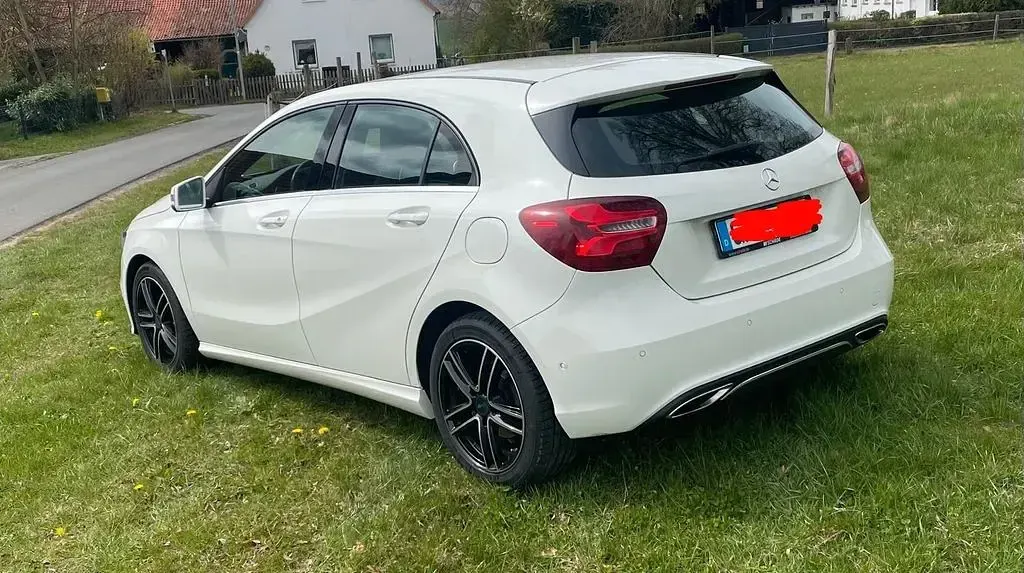 Gebraucht Mercedes A180 122 PS (89 kW) 2017 Weiß Limousine