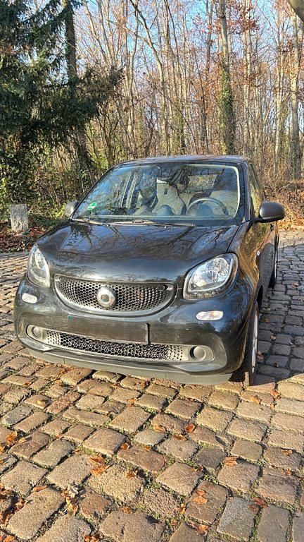 Schwarz Gebraucht 2018 Smart ForFour Passion Kleinwagen | 12.500 € (Fairer Preis) - Bild 1/4