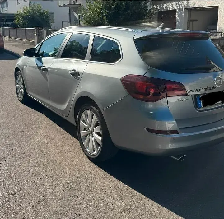 Gebraucht Opel Astra 165 PS (121 kW) 2012 Grau Kombi