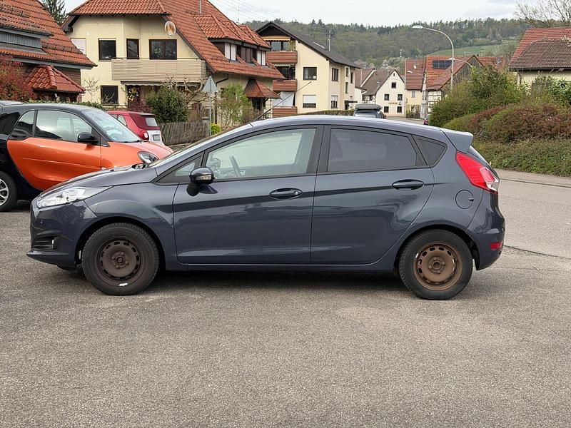 Gebraucht Ford Fiesta 101 PS (74 kW) 2015 Grau Kleinwagen