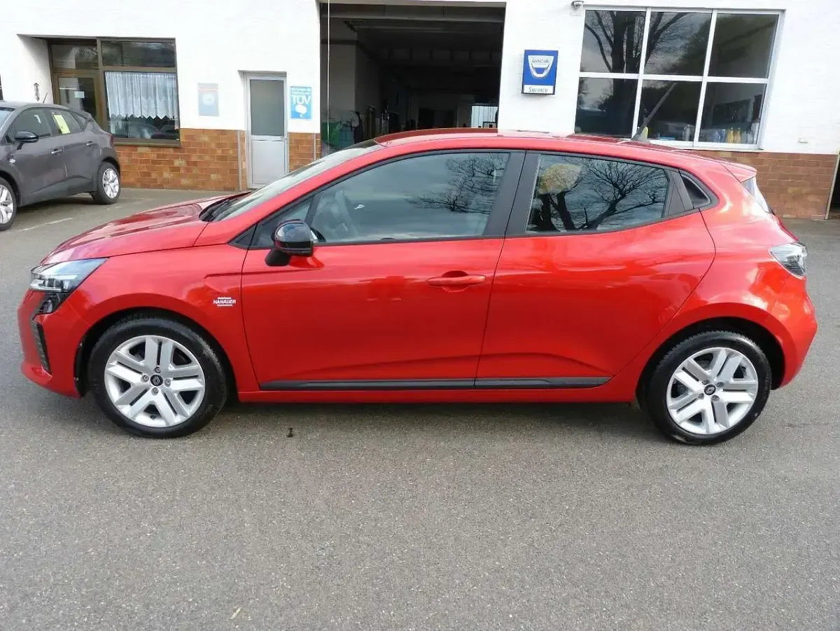 Gebraucht Renault Clio V Evolution 67 PS (49 kW) 2024 Rot Limousine