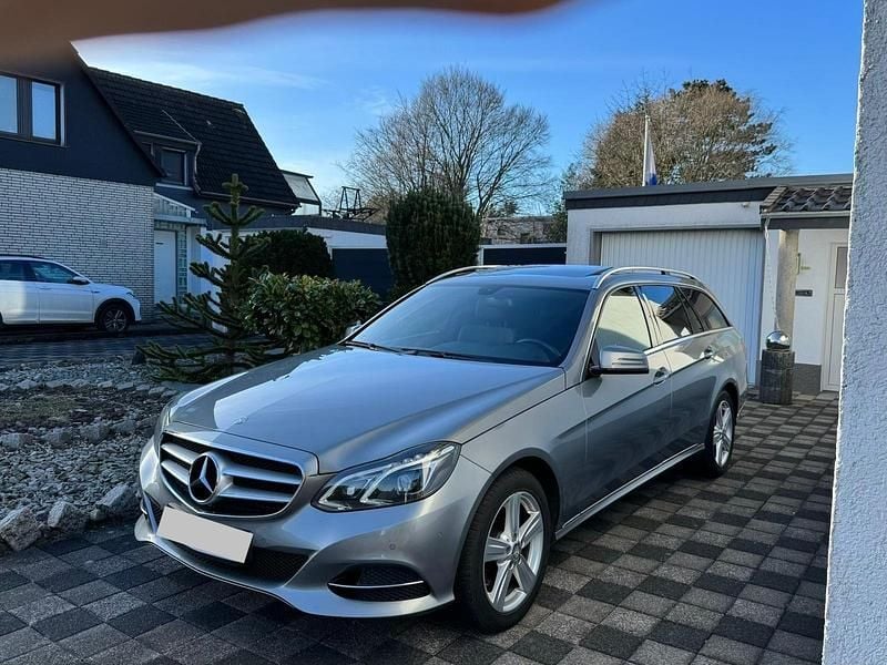 Grau Gebraucht 2014 Mercedes E350 Avantgarde Kombi | 16.700 € (Superpreis) - Bild 1/4