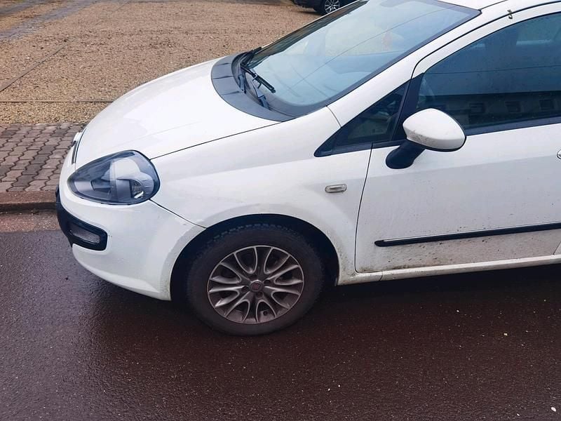 Gebraucht Fiat Punto 65 PS (47 kW) 2010 Weiß Kleinwagen