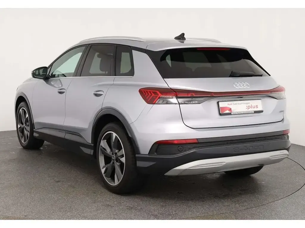 Używany Audi Q4 e-tron Ambiente 250 kW (340 KM) 2024 Srebrny SUV