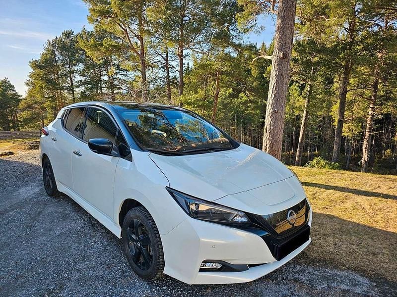 Weiß Gebraucht 2023 Nissan Leaf N-Connecta Kleinwagen | 21.660 € (Fairer Preis) - Bild 1/4