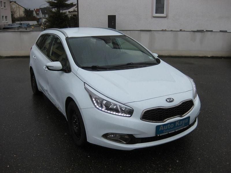 Gebraucht Kia Ceed Sportswagon Vision 135 PS (99 kW) 2013 Weiß Kombi