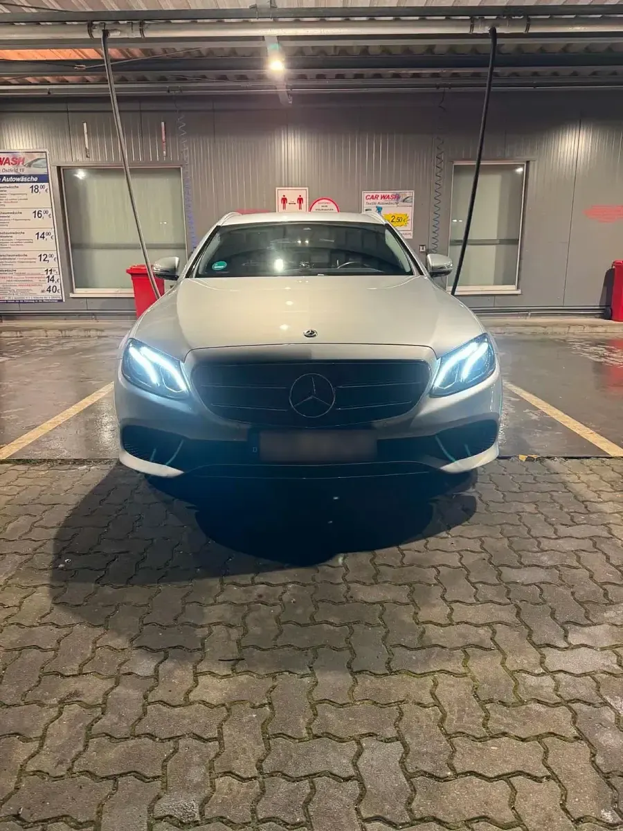 Gebraucht Mercedes E220 194 PS (142 kW) 2020 Grau Kombi