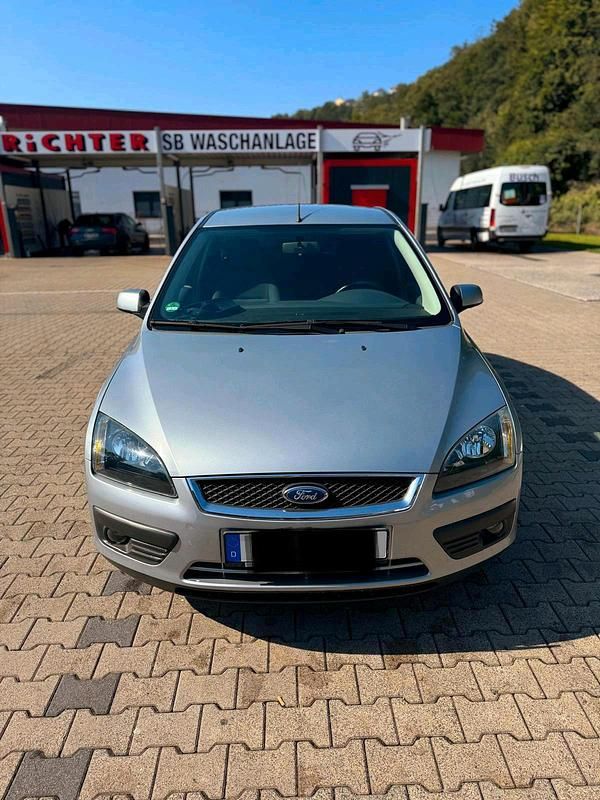 Gebraucht Ford Focus 116 PS (85 kW) 2005 Silber Limousine