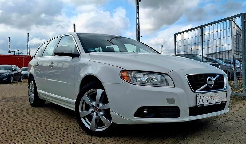 Weiß Gebraucht 2013 Volvo V70 Kinetic Kombi | 9.490 € (Fairer Preis) - Bild 1/4