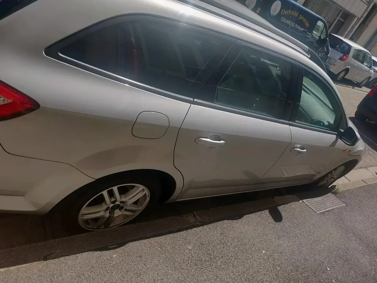 Gebraucht Ford Mondeo 180 PS (132 kW) 2009 Silber Kombi