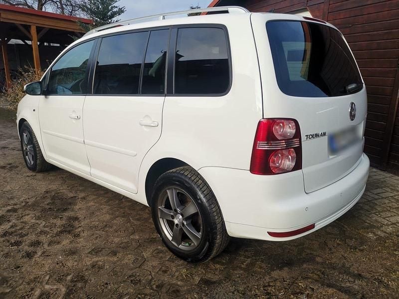 Gebraucht VW Touran 140 PS (102 kW) 2010 Weiß Van / Kleinbus
