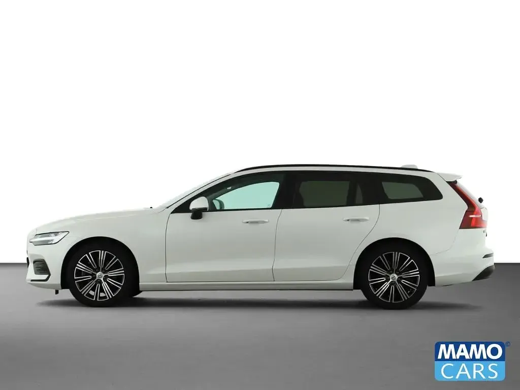 Używany Volvo V60 Core 197 KM (144 kW) 2025 Biały Kombi
