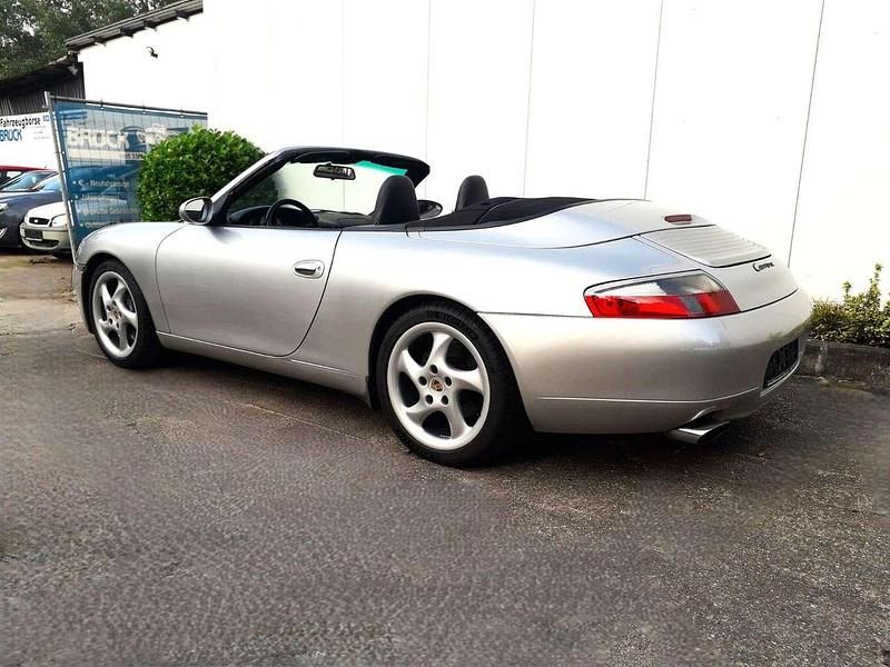Gebraucht Porsche 996 300 PS (220 kW) 1999 Arktissilbermetallic Cabrio