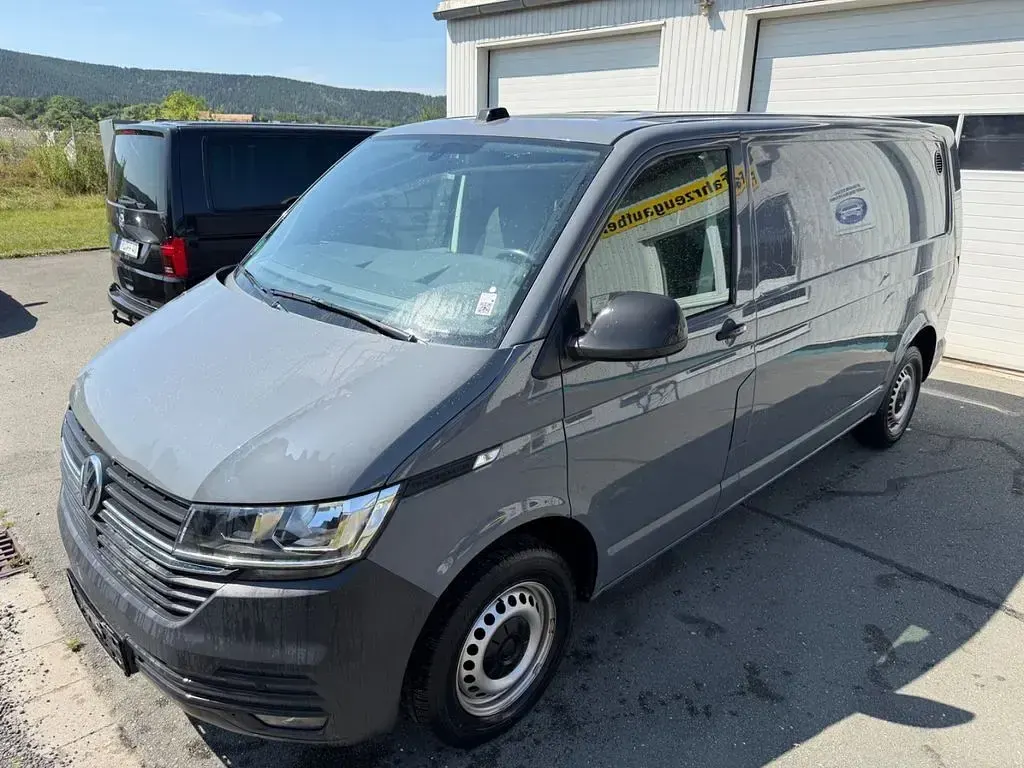 Gebraucht VW T6.1 150 PS (110 kW) 2023 Grau Van