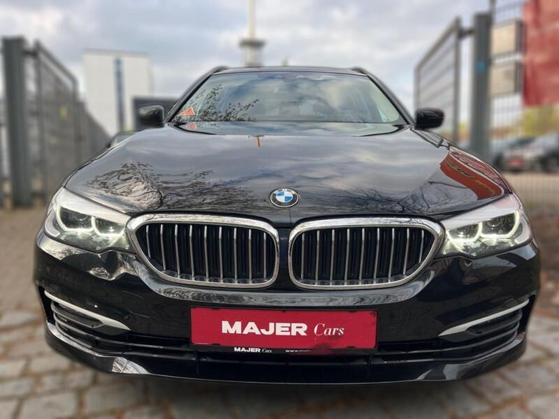 Schwarz metallic Gebraucht 2019 BMW 530 Performance | 32.290 € (Superpreis) - Bild 1/4