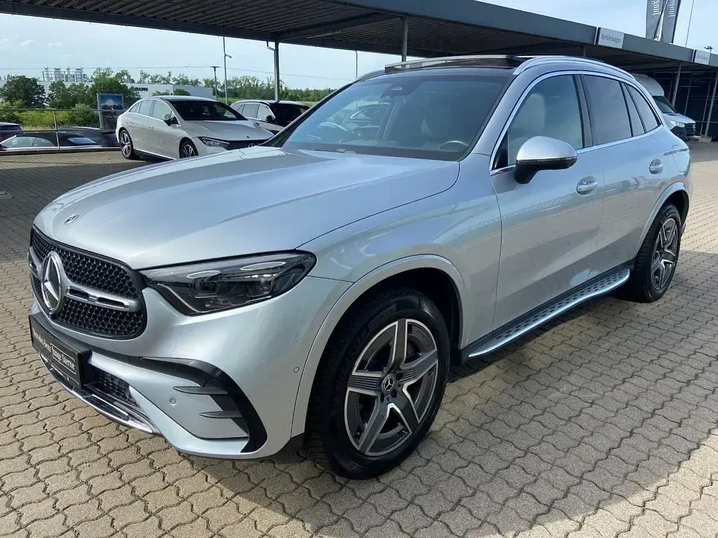 Gebraucht Mercedes GLC300 AMG Premium 204 PS (150 kW) 2024 Silber SUV