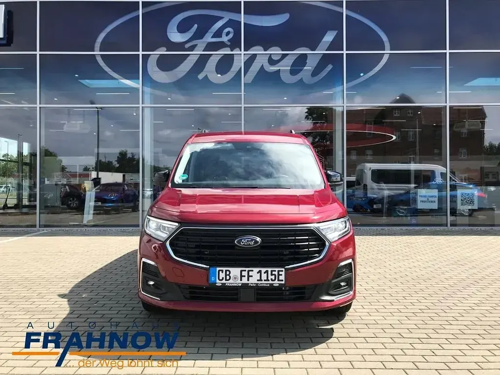 Gebraucht Ford Grand Tourneo Connect Titanium 150 PS (110 kW) 2025 Rot Van / Kleinbus