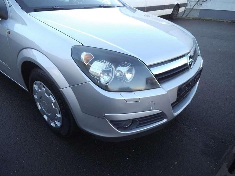 Gebraucht Opel Astra Enjoy 105 PS (77 kW) 2004 Silber Limousine