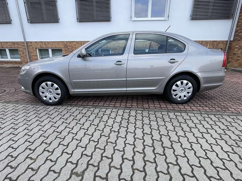 Gebraucht Skoda Octavia Ambiente 122 PS (89 kW) 2011 Beige Limousine