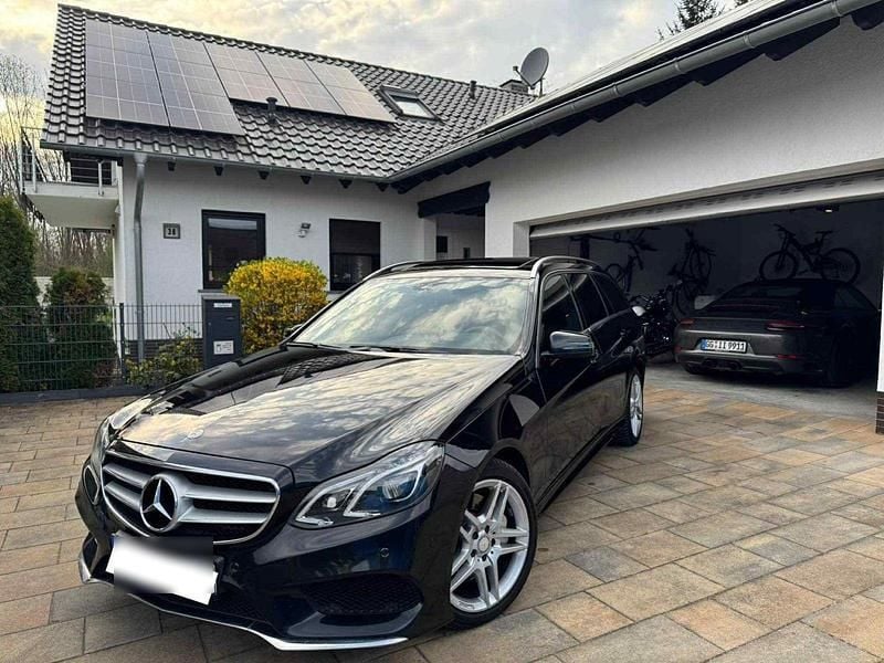 Schwarz Gebraucht 2015 Mercedes E350 Avantgarde Kombi | 20.450 € (Guter Preis) - Bild 1/4