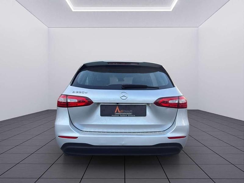 Gebraucht Mercedes B220 190 PS (139 kW) 2020 Iridiumsilber Van / Kleinbus