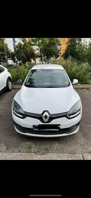Weiß Gebraucht 2015 Renault Mégane III Limousine | 5.200 € (Guter Preis) - Bild 1/4